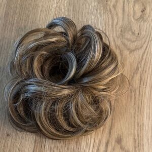 Tony of Beverly Messy Bun Scrunchie Clip-In in light Brown with highlight